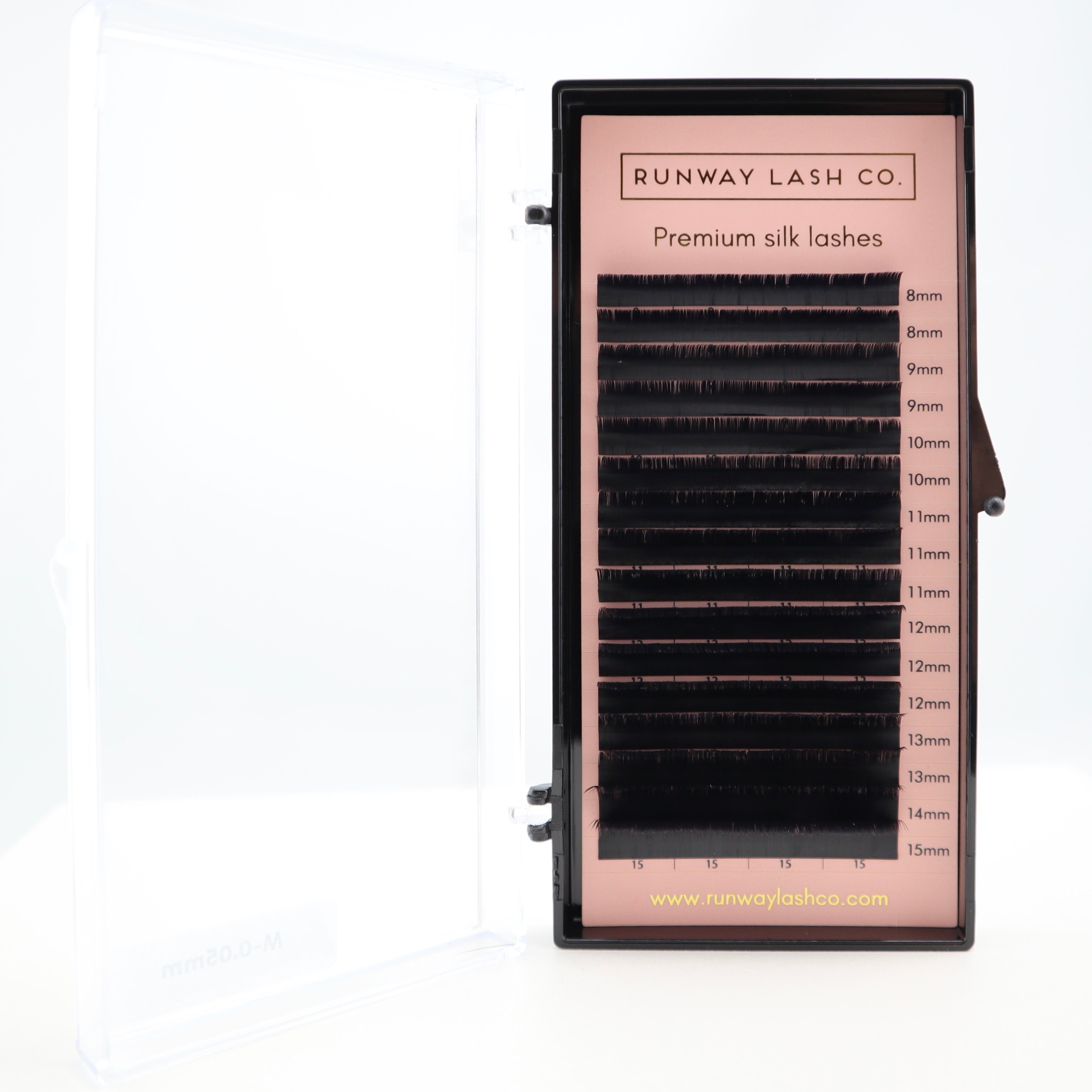 Mixed size volume lash trays