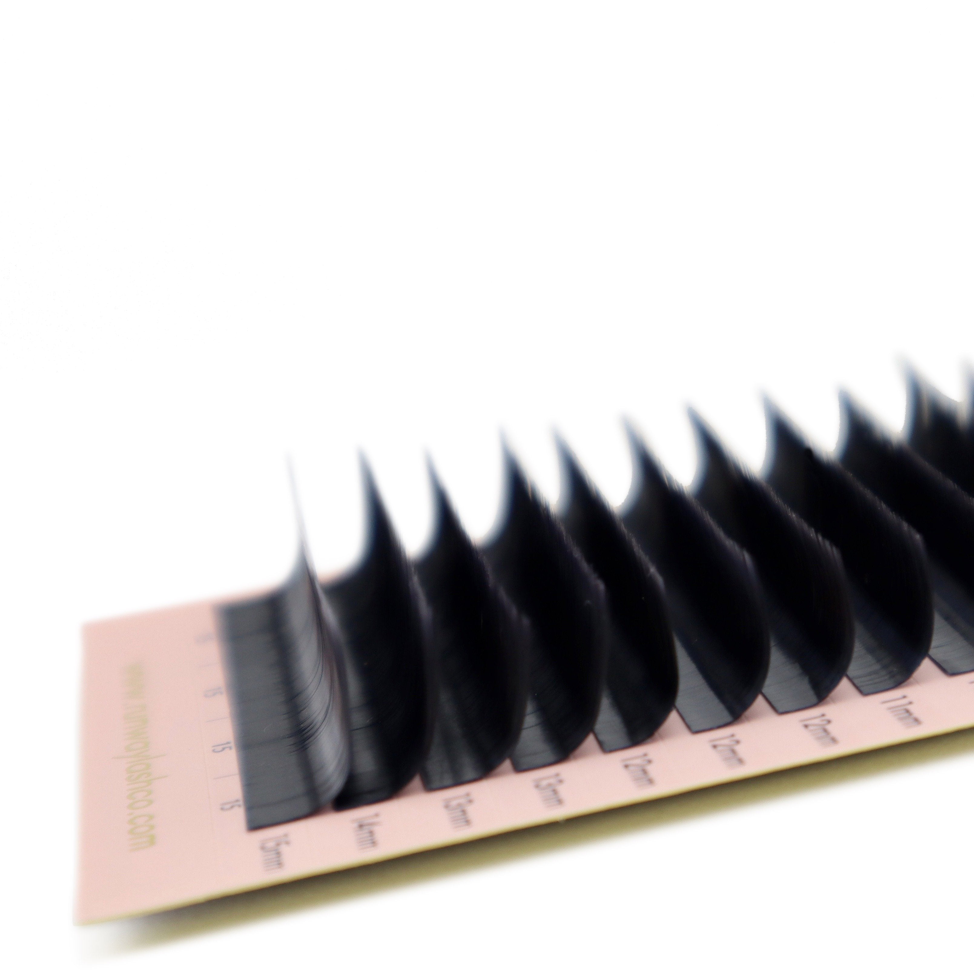 Mixed size volume lash trays