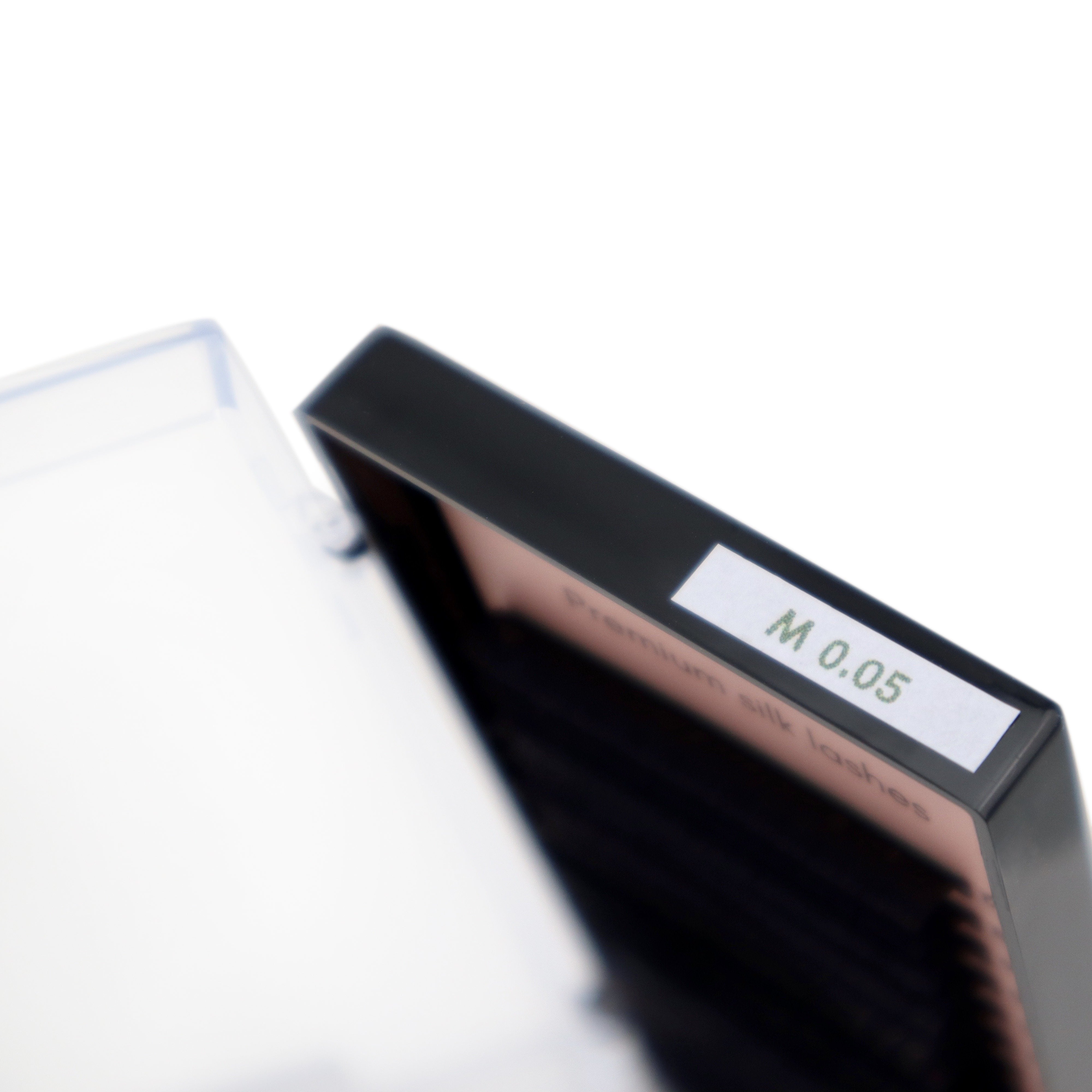 Mixed size volume lash trays