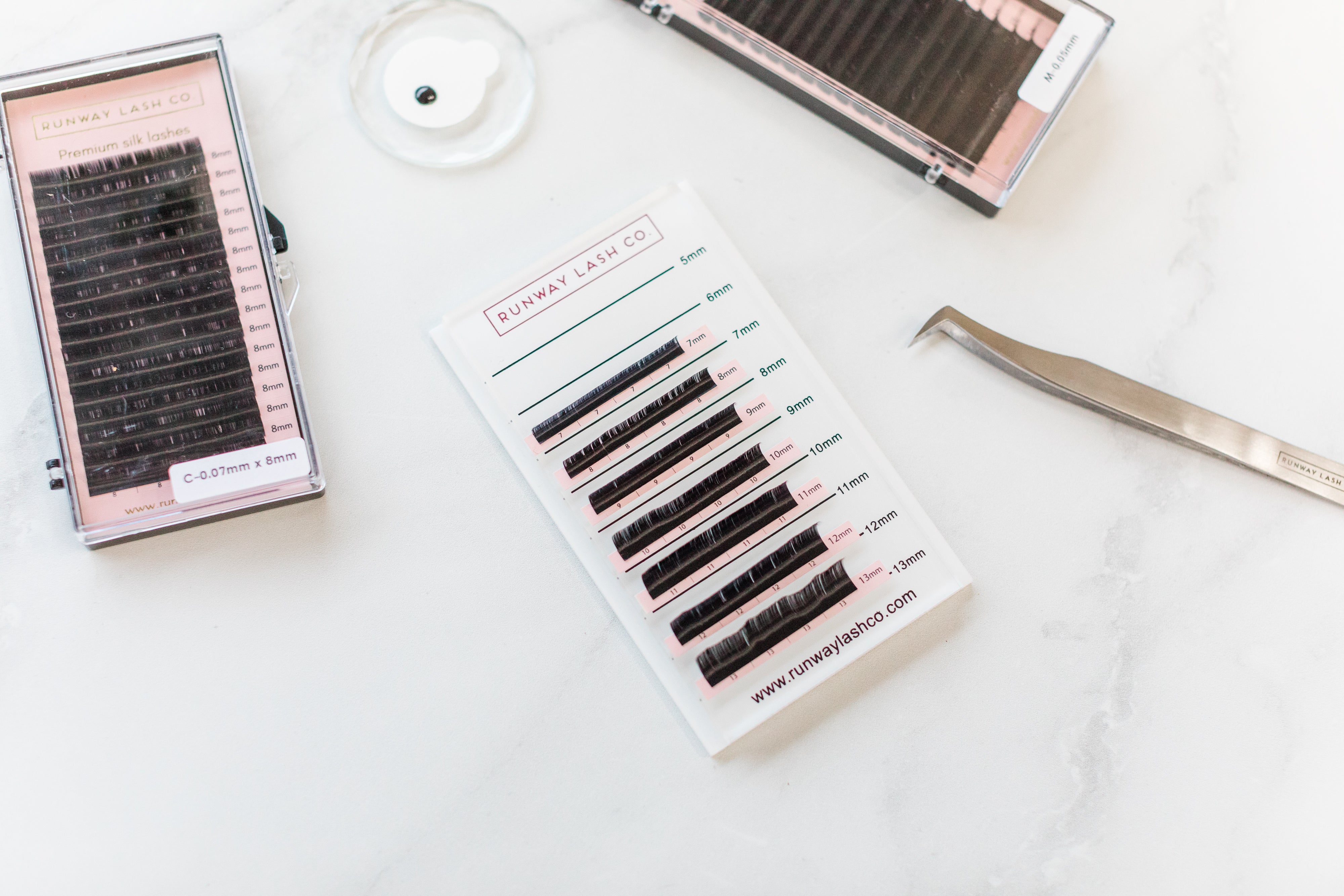 Single size volume lash trays